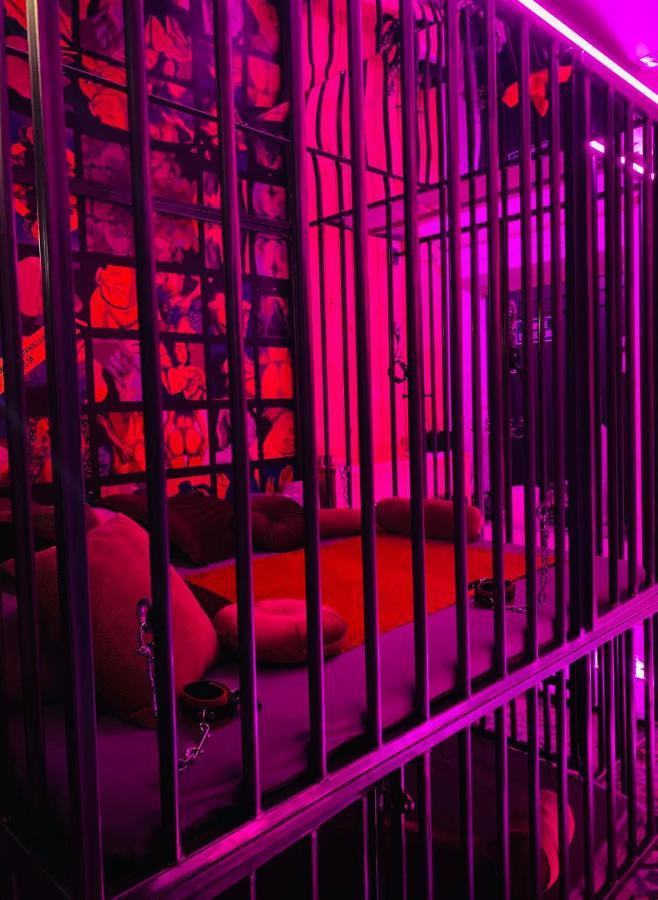 Secret Room Votre Love Room Coquine Et Insolite En Espace Privatif A トゥルネー エクステリア 写真